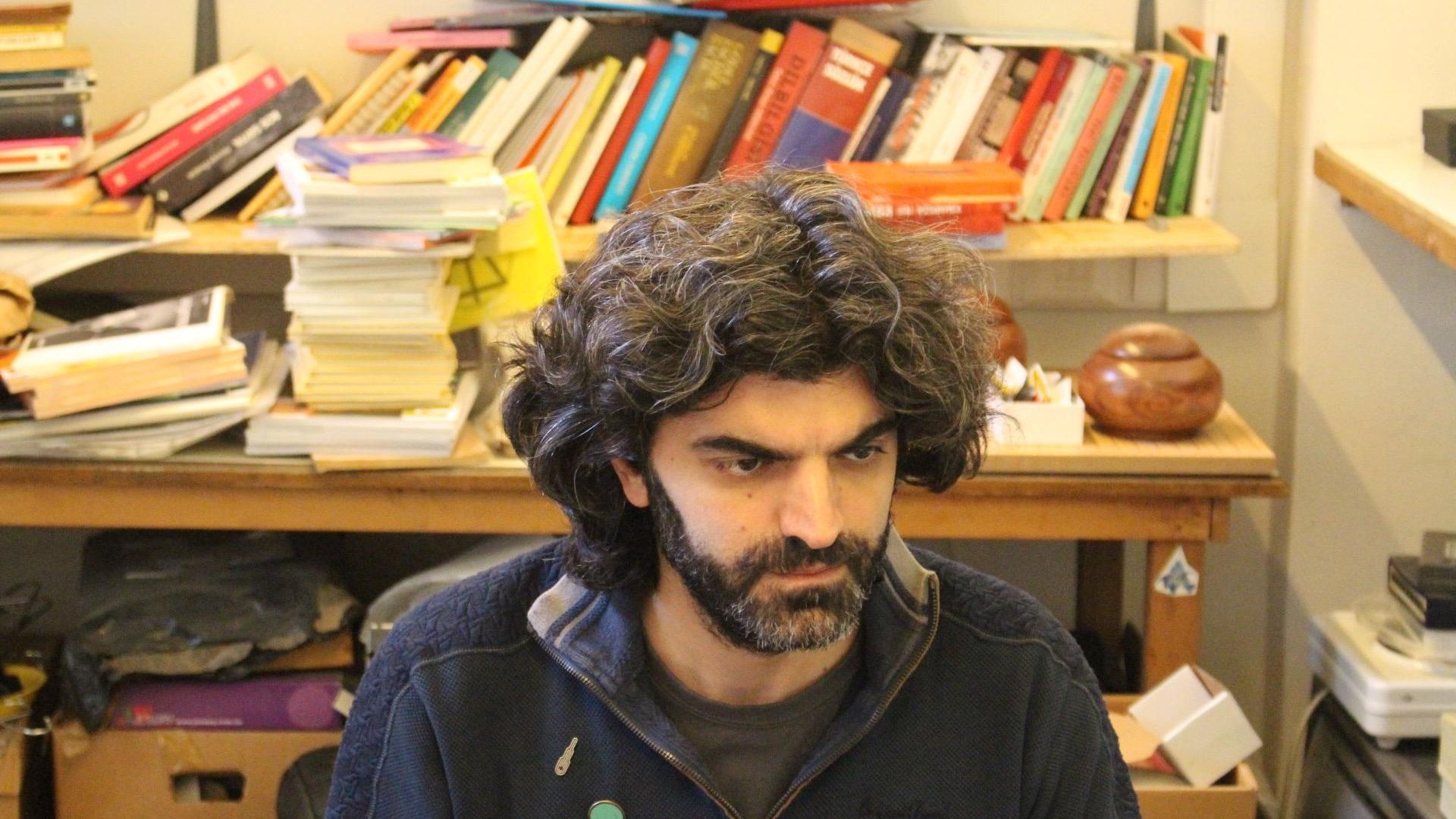 Sanatçı Bager Akbay: Kod ile Dadaist Eser  görsel 1