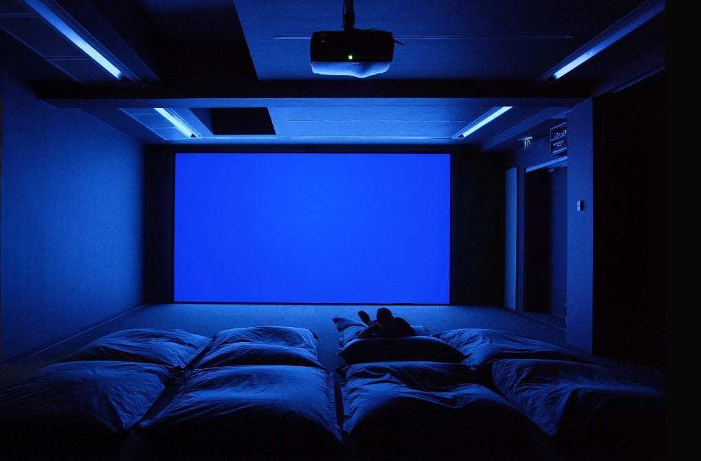 Derek Jarman hakkında bir belgesele de imza atan İngiliz sanat&amp;amp;amp;amp;amp;amp;amp;amp;amp;amp;amp;amp;amp;amp;amp;amp;amp;amp;amp;ccedil;ı Isaac Julien&amp;amp;amp;amp;amp;amp;amp;amp;amp;amp;amp;amp;amp;amp;amp;amp;amp;amp;amp;rsquo;in Derek Jarman: Brutal Beauty adlı sergisinden bir enstalasyon.