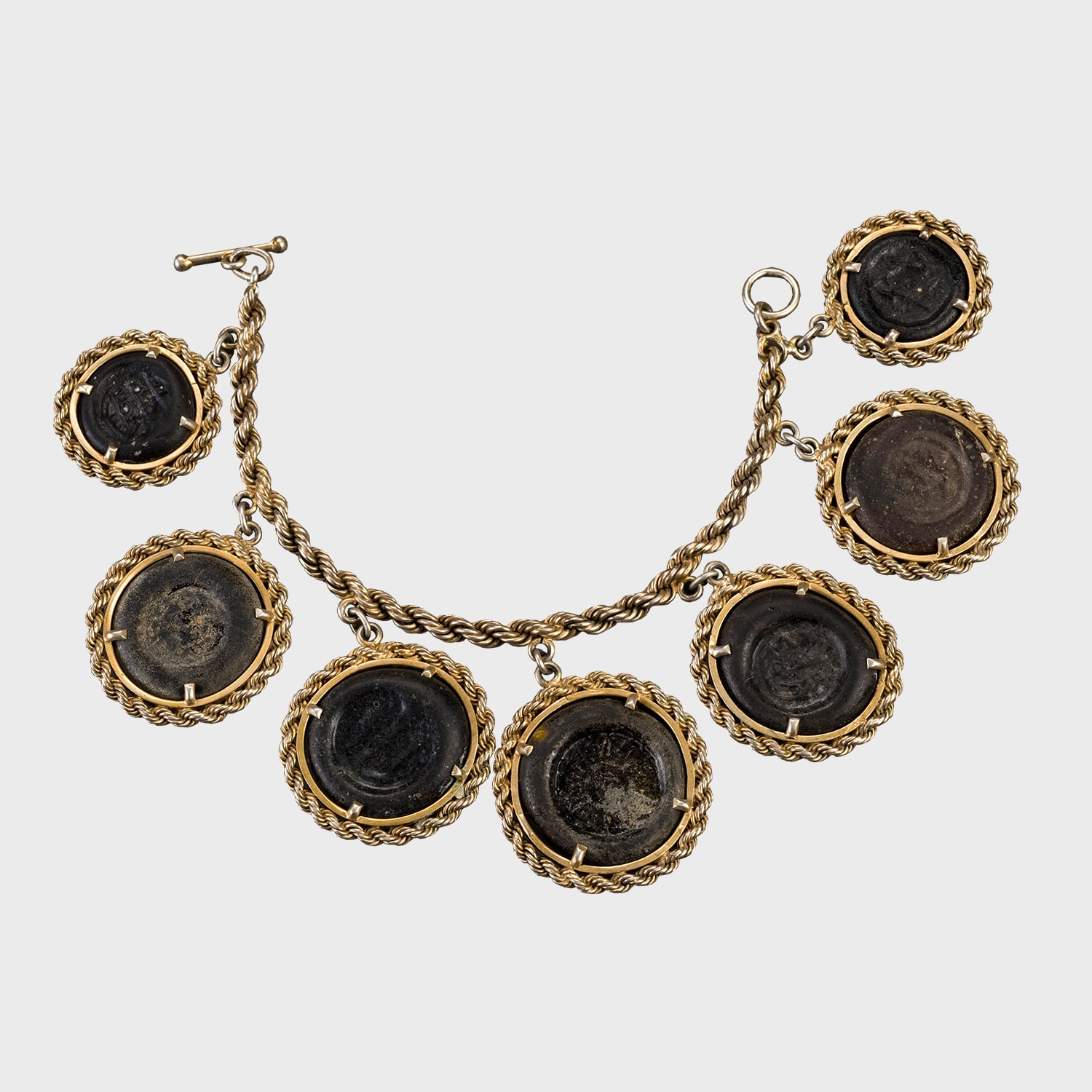 Sencelerden Yapılmış Bileklik