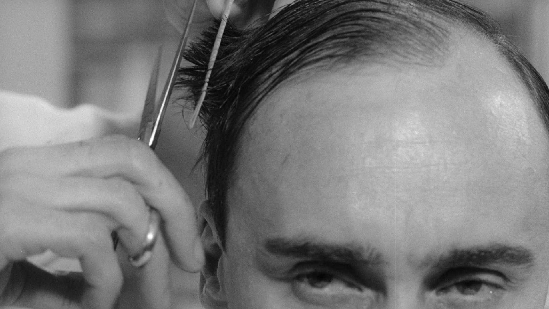 Saçını Kestiren Adam