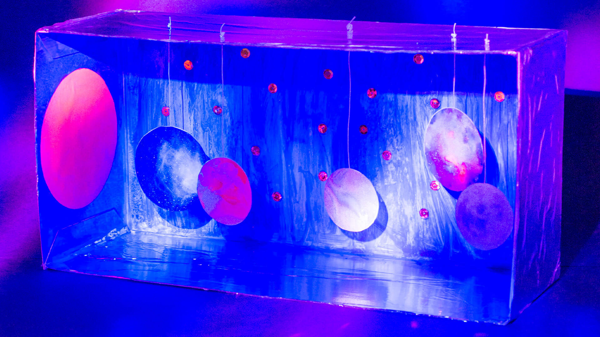 Babalar Günü’ne Özel Çevrimiçi Sergi Turu ve Atölye <br> Pastel Renkler Galaksisi