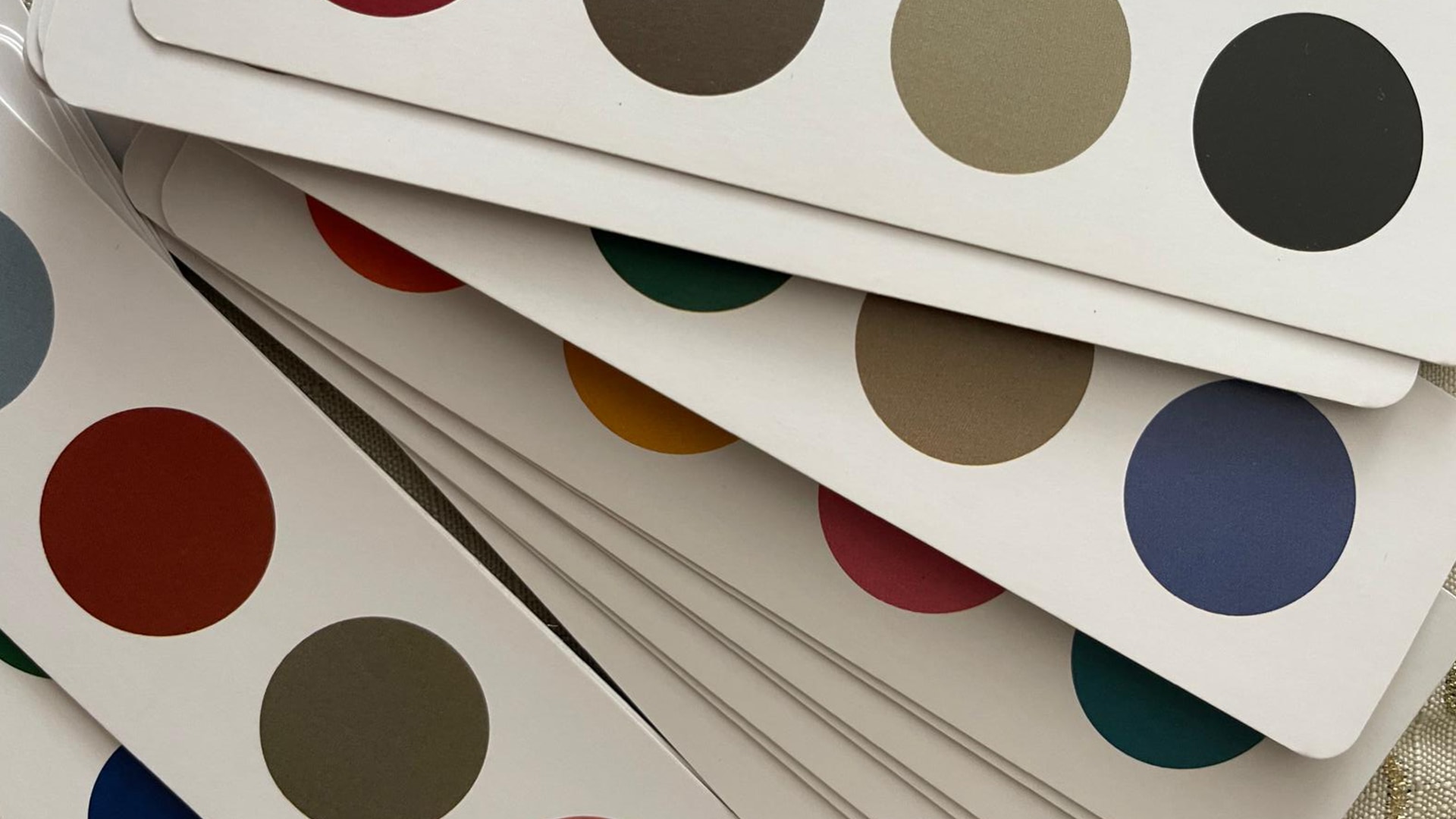 Yaratıcı Dekolaj: Renk Paletleriyle Yeni Sanatsal İfadeler 